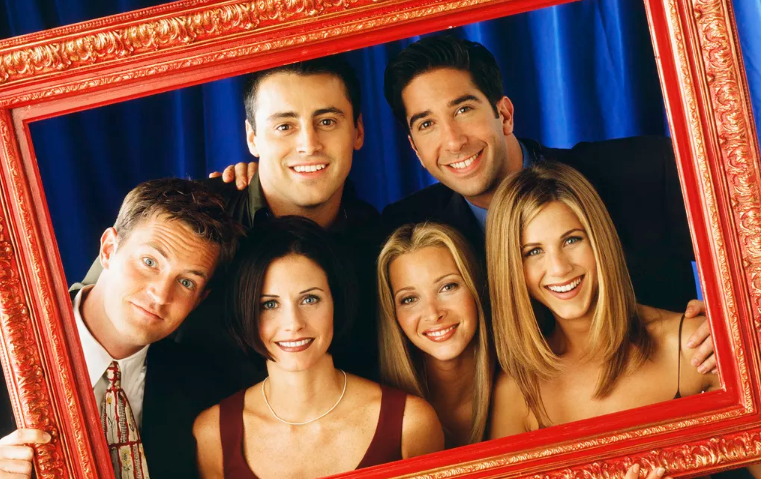 علامات التقدم في العمر تصدم مُحبِّي مونيكا غيلر وتشاندلر بينغ بطلي مسلسل «Friends»
